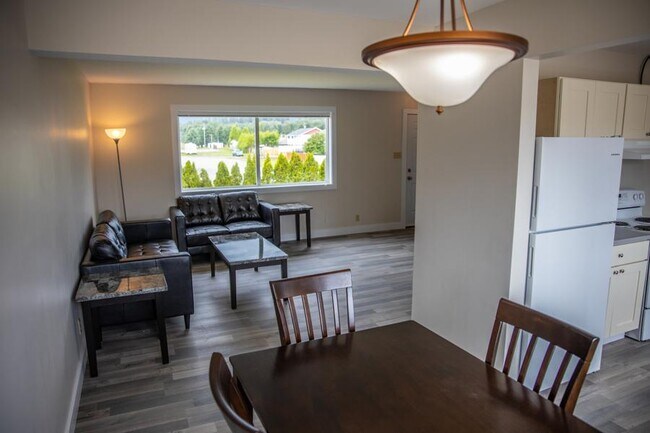 Photo - 3 bedroom in Kitimat BC V8C 1W4