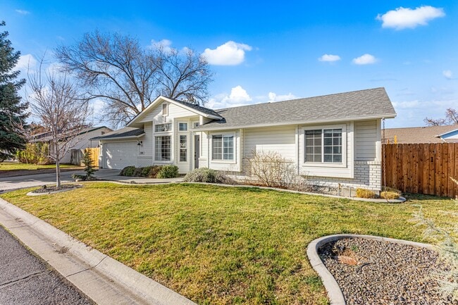 Photo - 2301 N Yonkers Ln