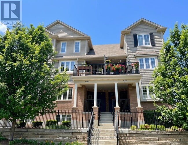 Photo - 654 Woodlawn Rd E