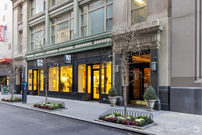 Photo - 49 E 21st St