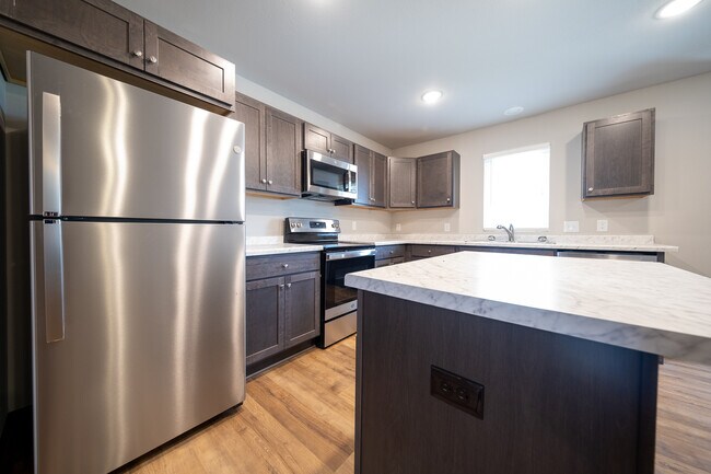 Photo - 663 4th Cir Dr SW