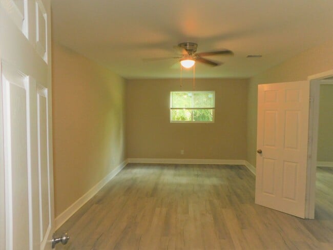 Photo - ROOM WITH ATTACHED BATH AND ALL UTILTIES PAID IN $750 Unit 4