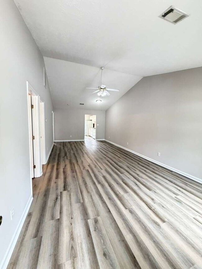 Photo - 901 Laurel Pl