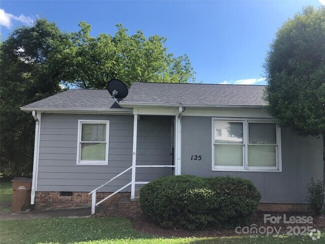 Building Photo - 125 Massapoag Rd Rental
