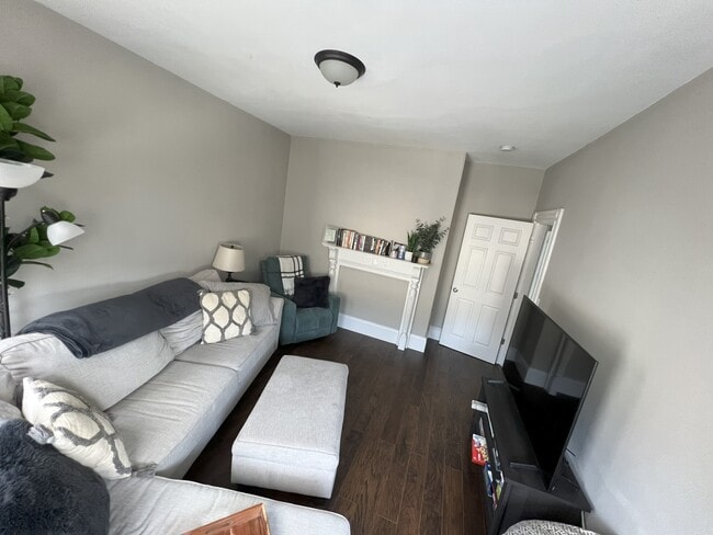 Building Photo - 10 Bellflower St Unit 3 Rental