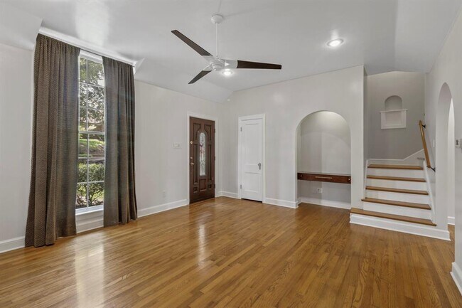 Photo - 307 Circle Dr