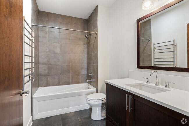 1BR, 1BA - 840SF - Bathroom