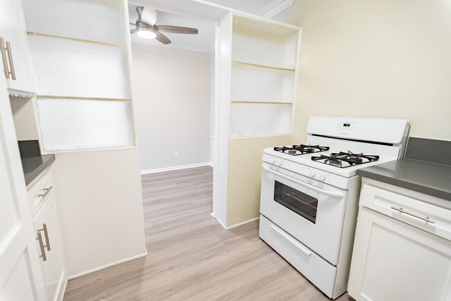 Photo - 611 Levering Ave
