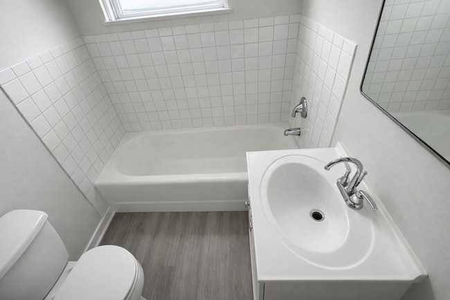 Photo - 2025 Mansfield St