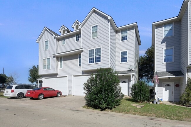 Building Photo - 135 Binnacle Ct Unit B