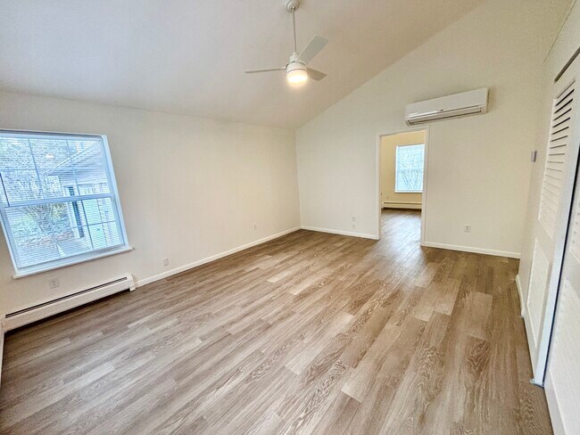 Photo - 402 Warren Rd Unit Apt 2