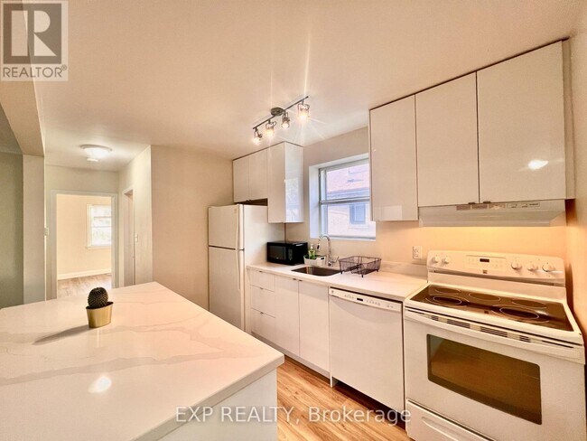 Photo - 158 Hallmark Ave