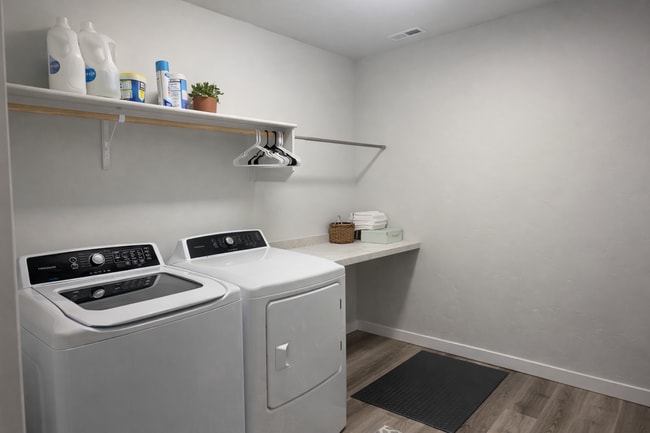 Photo - 8884 W Hill Rd Pkwy