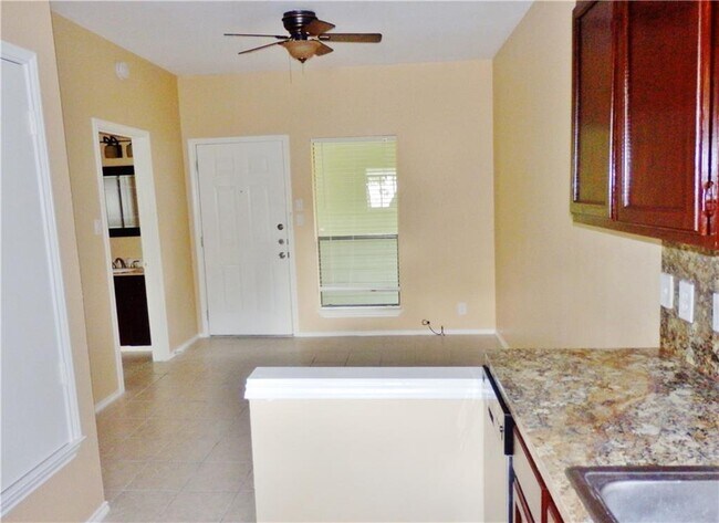 Photo - 3206 King St Unit 208