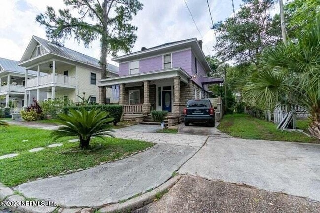 Photo - 440 E 6th St