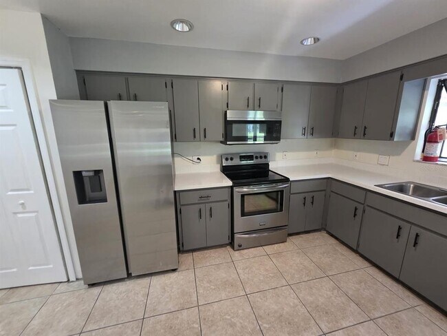 Photo - 619 Knowles Rd
