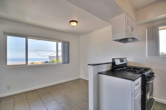 Photo - 6742 Del Playa Dr Unidad B