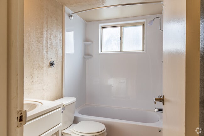 1BR, 1BA - 650SF