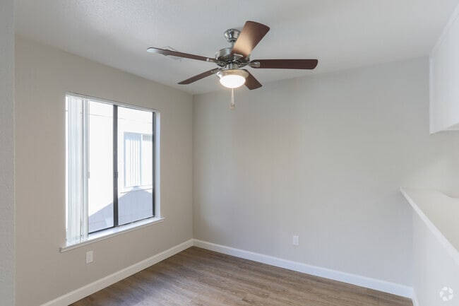 1BR, 1BA - 724 SF