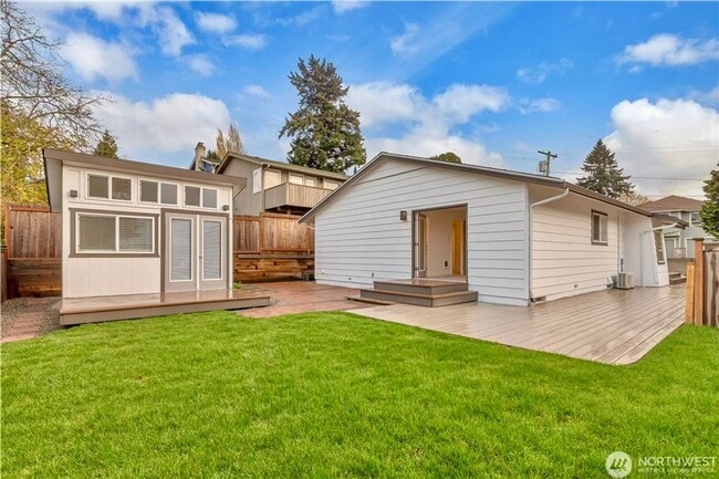 Building Photo - Lower Kennydale 3 bed/2 bath Rambler!