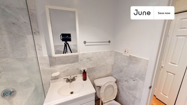 Photo - 23 E 109th St