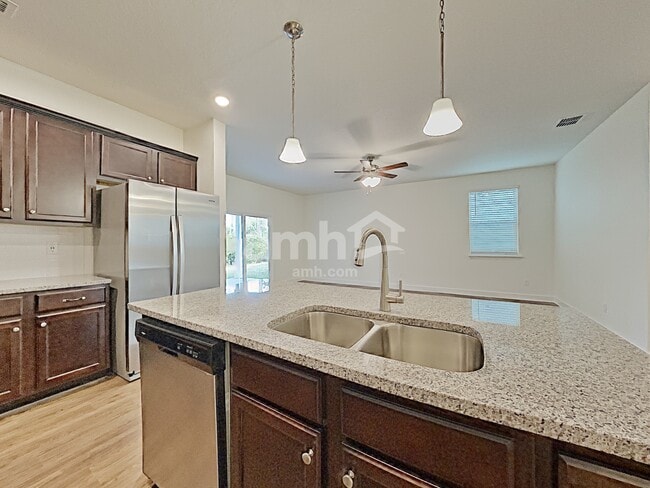 Photo - 437 Sandstone Dr