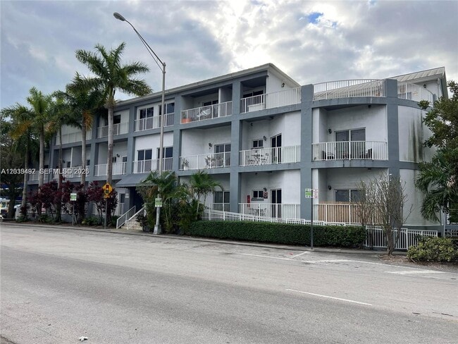 Building Photo - 2734 Bird Ave Unit 114