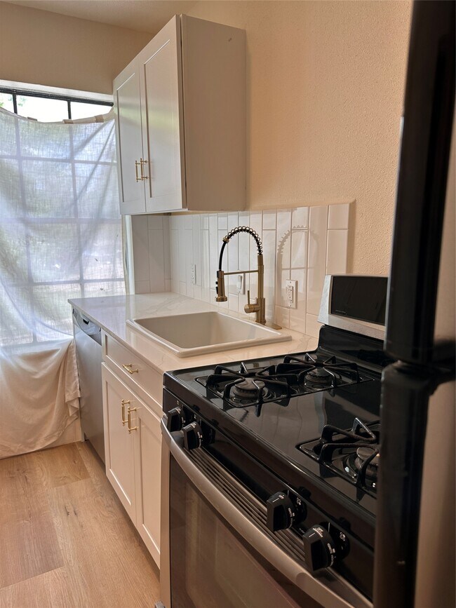 Photo - 410 Randall St Unit 7