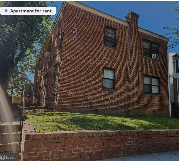 Building Photo - 1126 48th Pl NE Unit 2