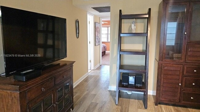 Photo - 1044 Harwood D Unit D