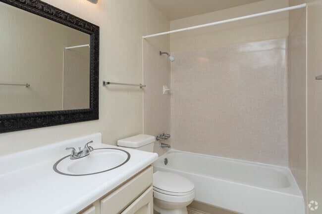 1BD, 1BA - Bathroom - Grand Resort Apartments