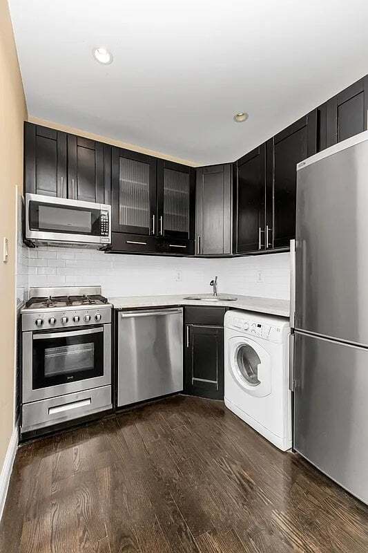 448 W 19th St Unit 3G