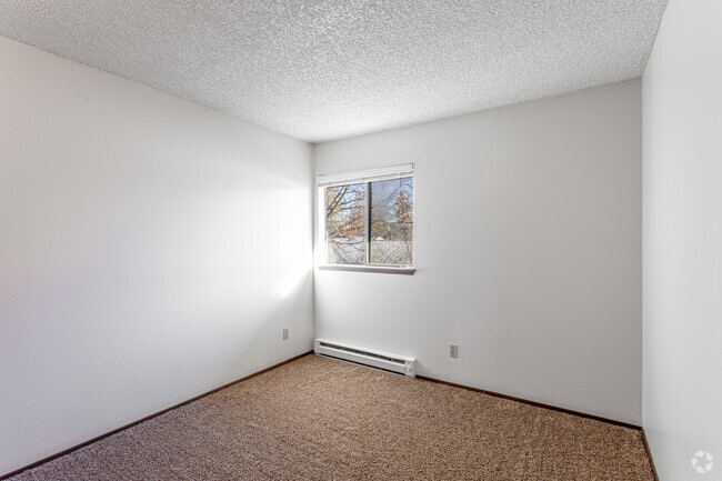 1BR, 1BA - 616SF
