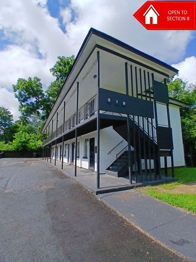 Building Photo - Beautifully Renovated 2 bedroom apartment ...