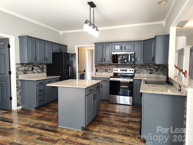 Photo - 4018 Manor House Dr