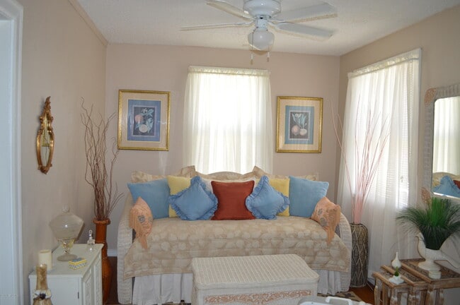 Photo - 186 11th St N