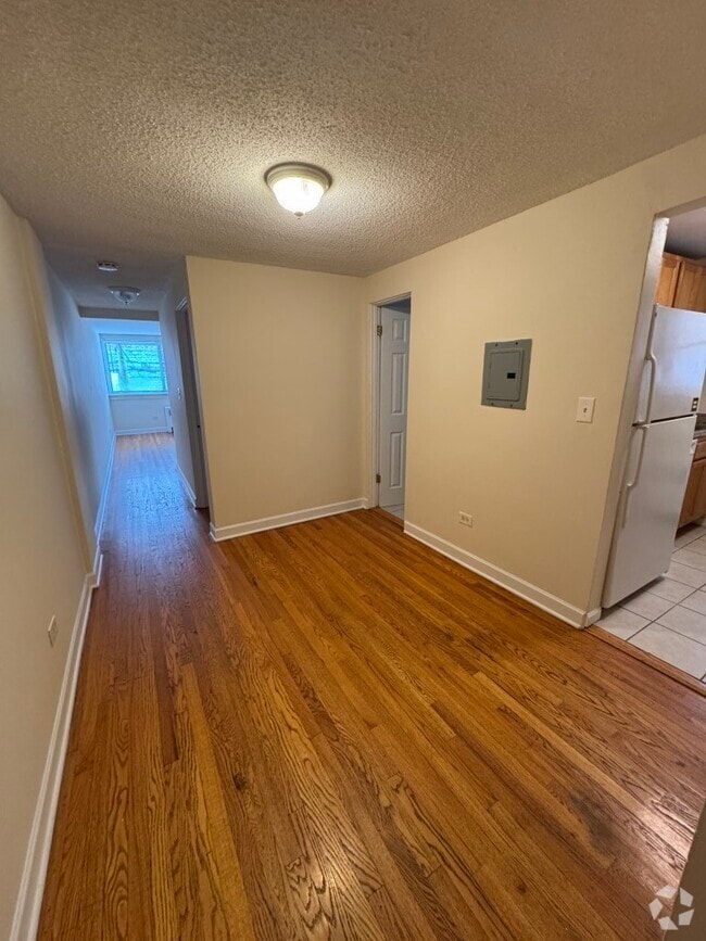 Building Photo - 4044 N California Ave Unit 201 Rental