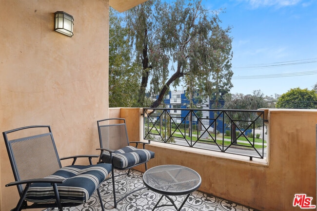 16123 Sunset Blvd Unit 202