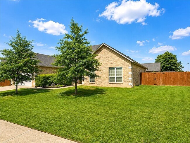 Photo - 3803 SW Huckleberry St