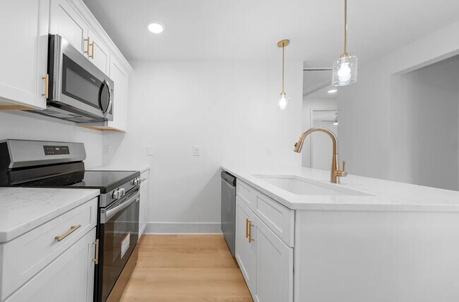 Photo - 2115 Carter St