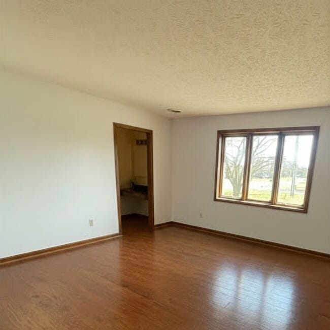 Photo - Spacious 3-Bedroom Ranch for Rent in Franklin, KY!