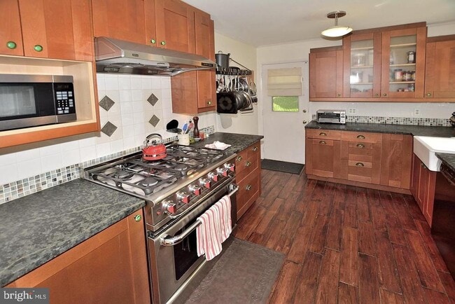 Photo - 8303 Brixton St