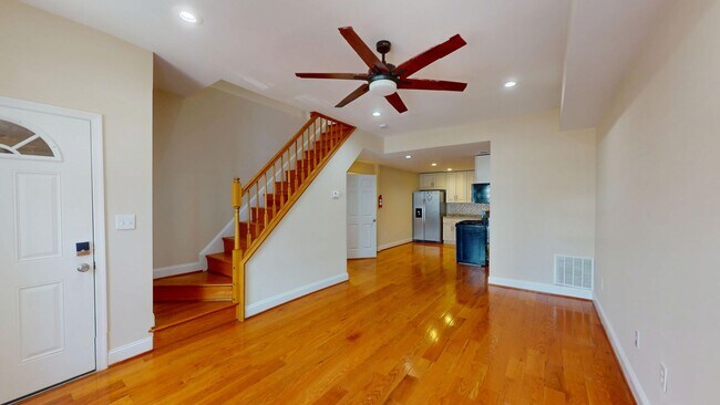 Photo - 652 Newton Pl NW