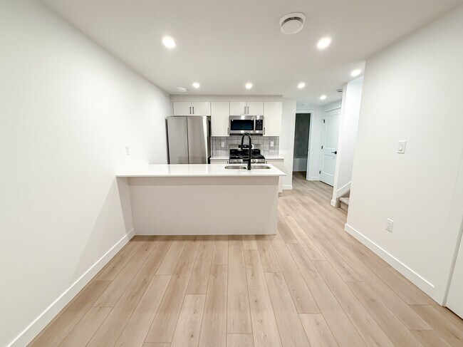 Photo - 12405-12122 122 Ave NW