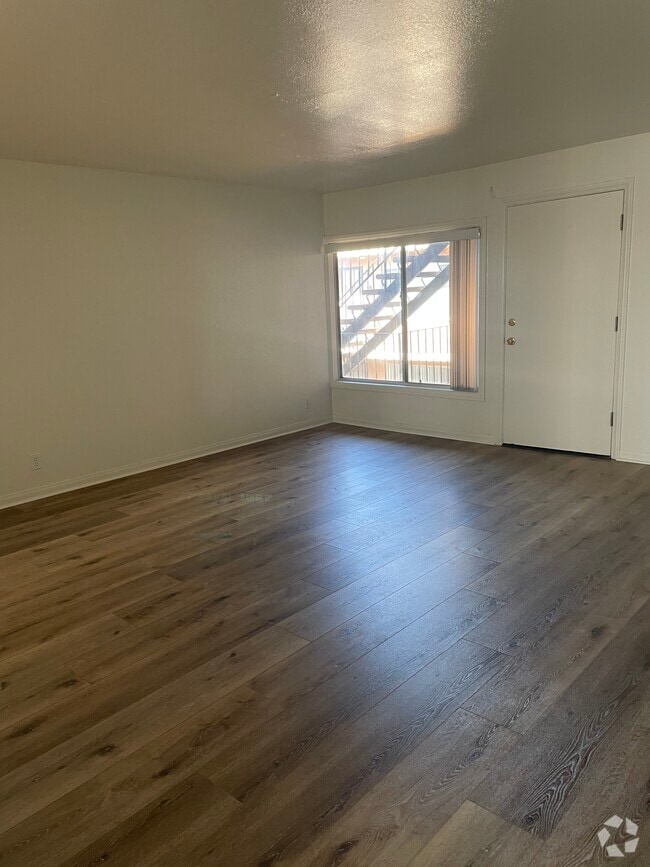 Building Photo - 1835 Molino Ave Unit #11 Rental