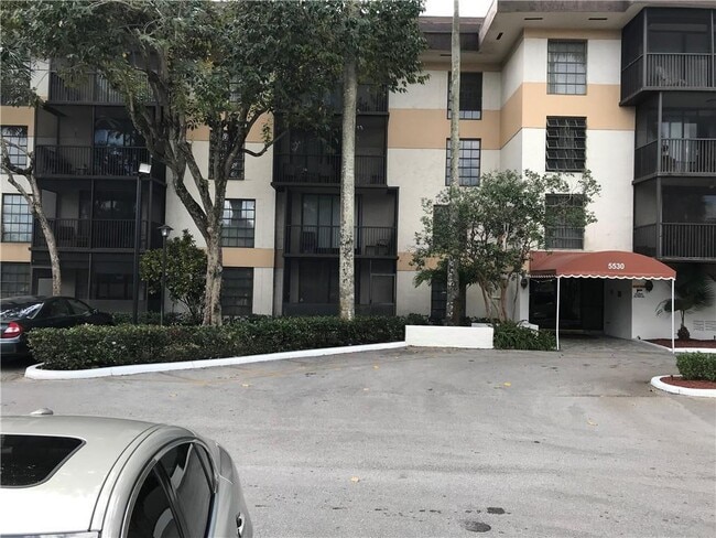 Photo - 5530 NW 44th St Unidad 211c