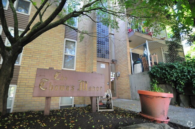 Photo - Thomas Manor Apartments