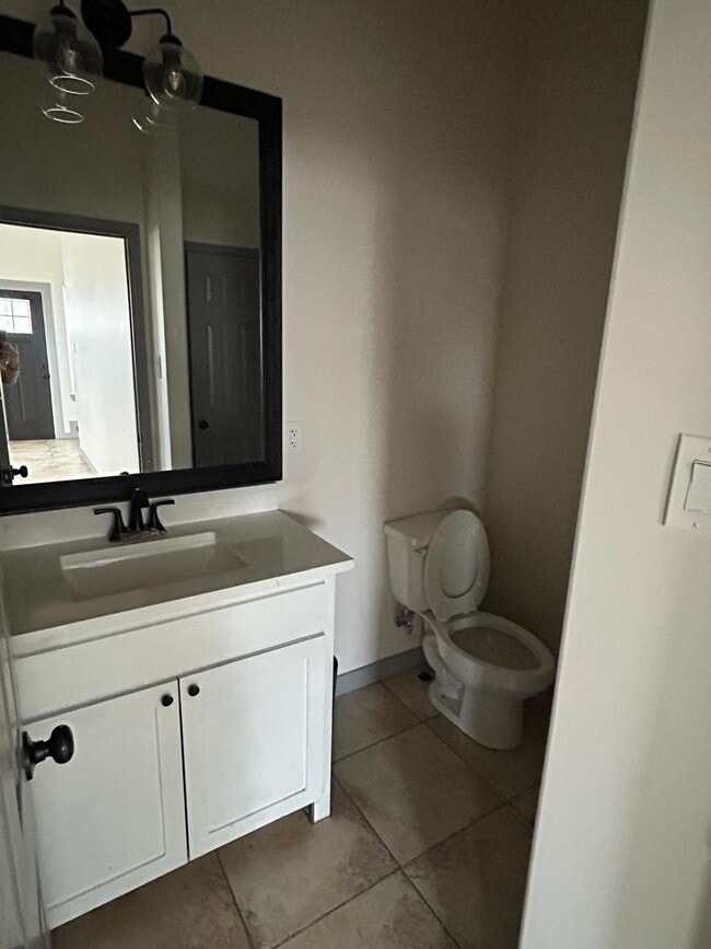 downstairs half bath - 6533 Brittmoore Rd