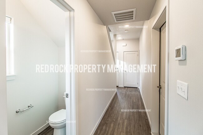 Photo - 213 Woodlawn Ln