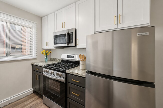 Photo - Moore Lake Apartments